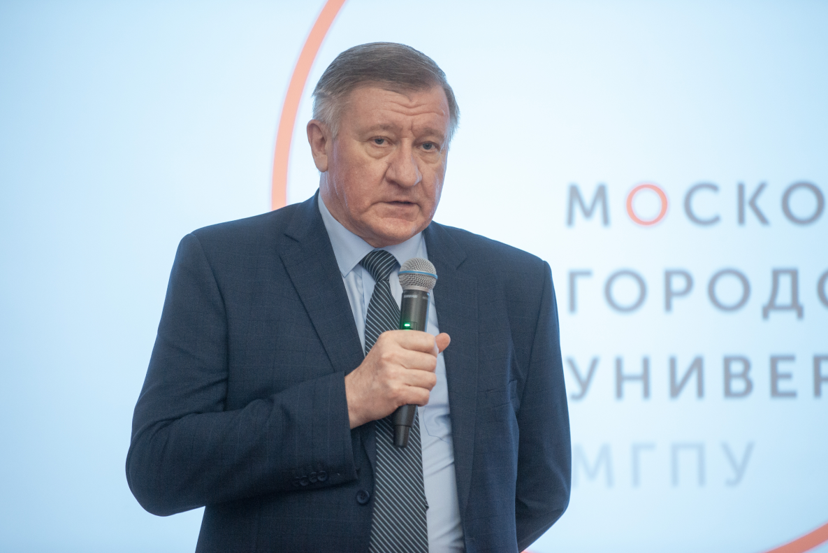 Борис Гусев