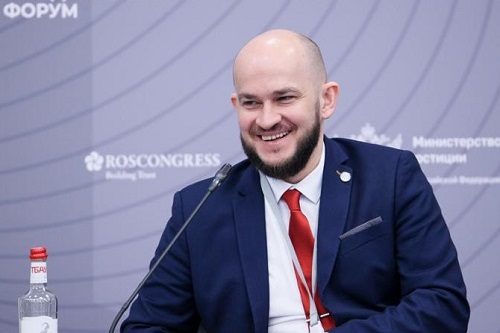 Антон Бенов