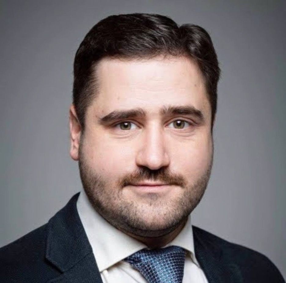 Олег Захаров